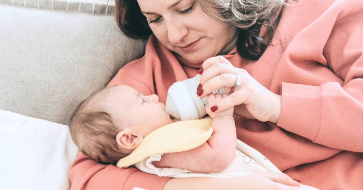 nourishing-your-newborn-the-benefits-of-breastmilk-and-alternatives